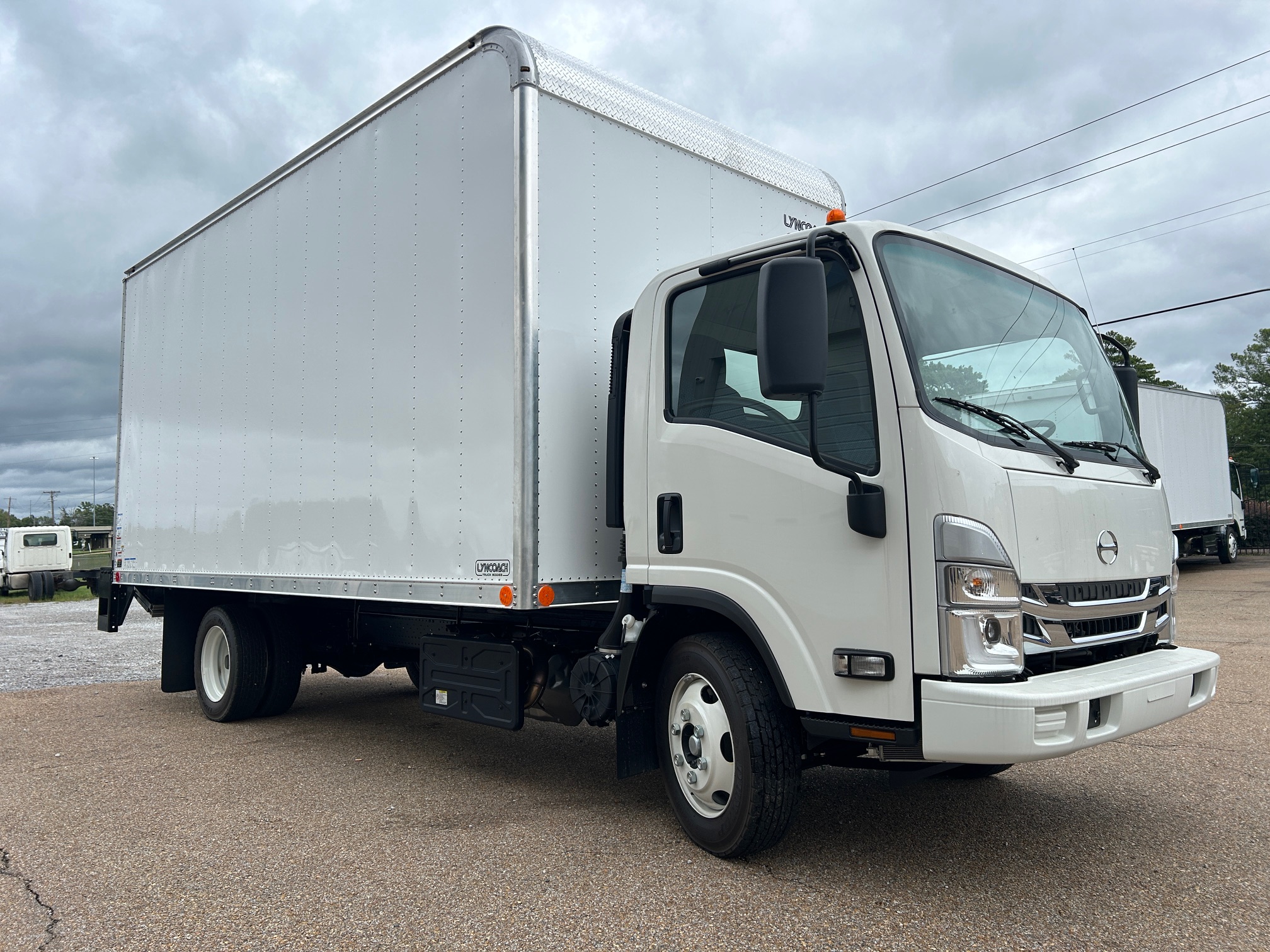 2024 HINO S5 5R7305206 19,500 GVWR. 20' Lyncoach body - T/U lift gate - B/U Camera (Copy) - image 2 of 6