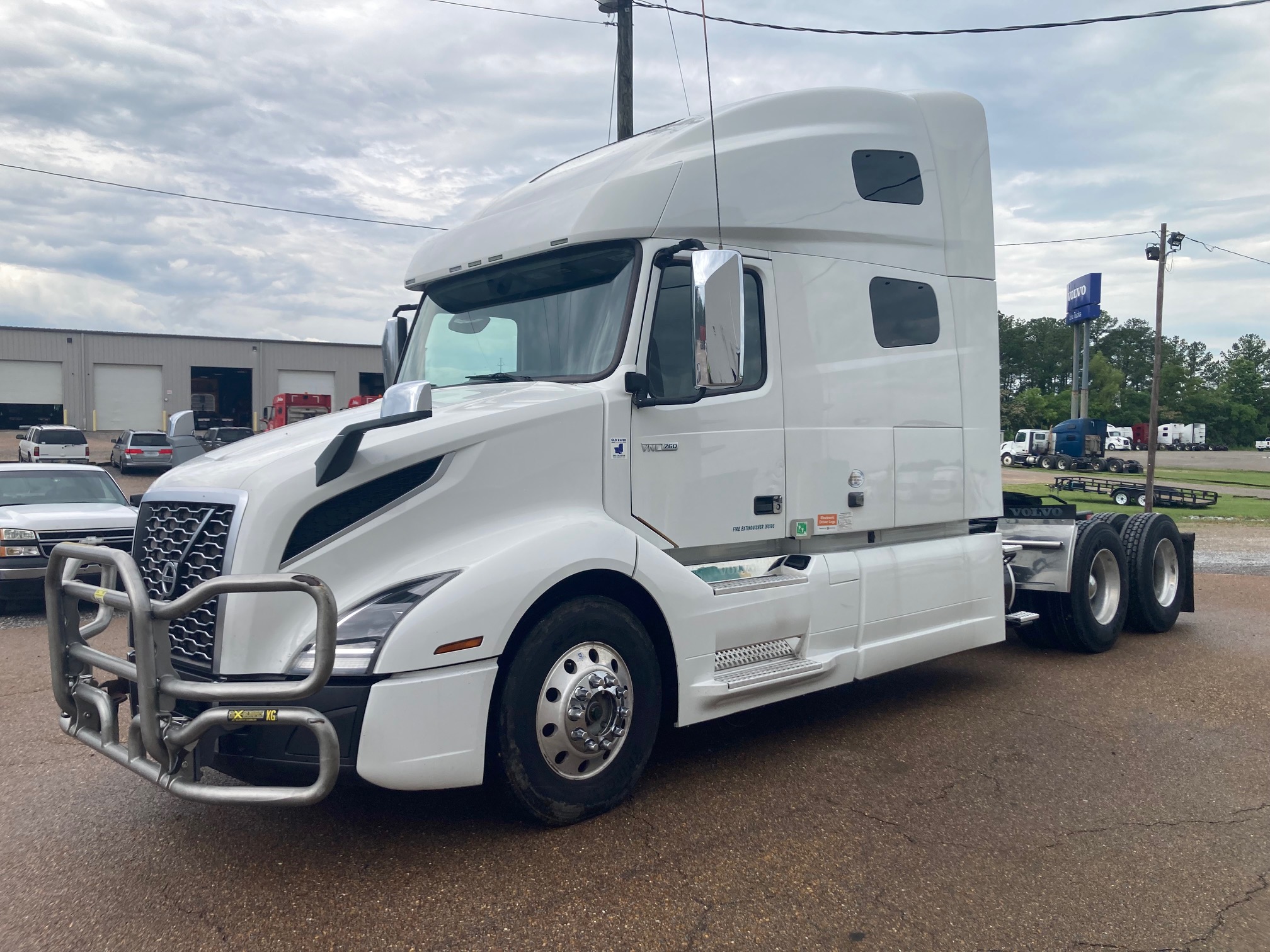 '2020 Volvo VNL 760 '4V4NC9EH1LN224437  528K mi. - image 1 of 6