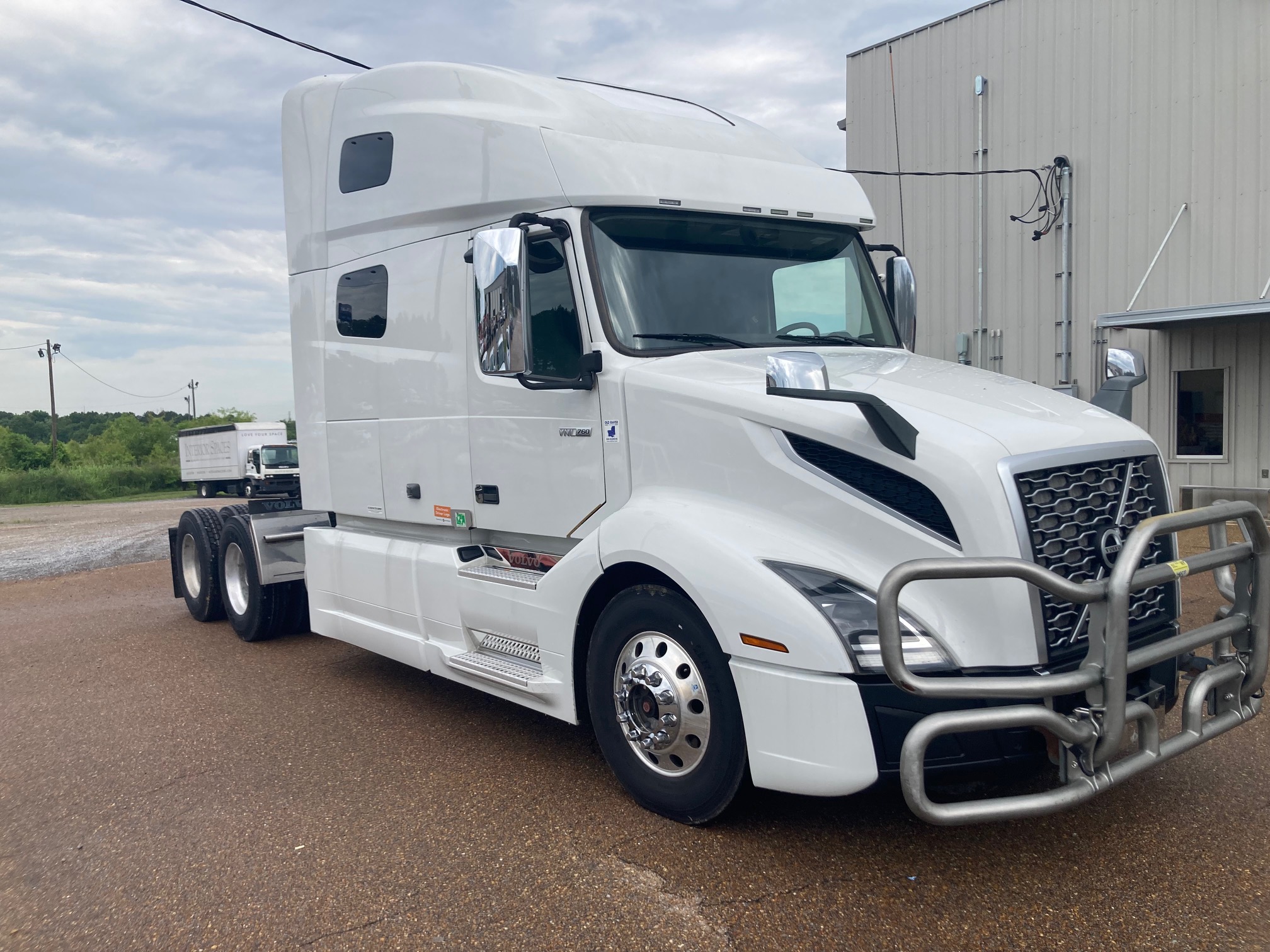 '2020 Volvo VNL 760 '4V4NC9EH1LN224437  528K mi. - image 2 of 6