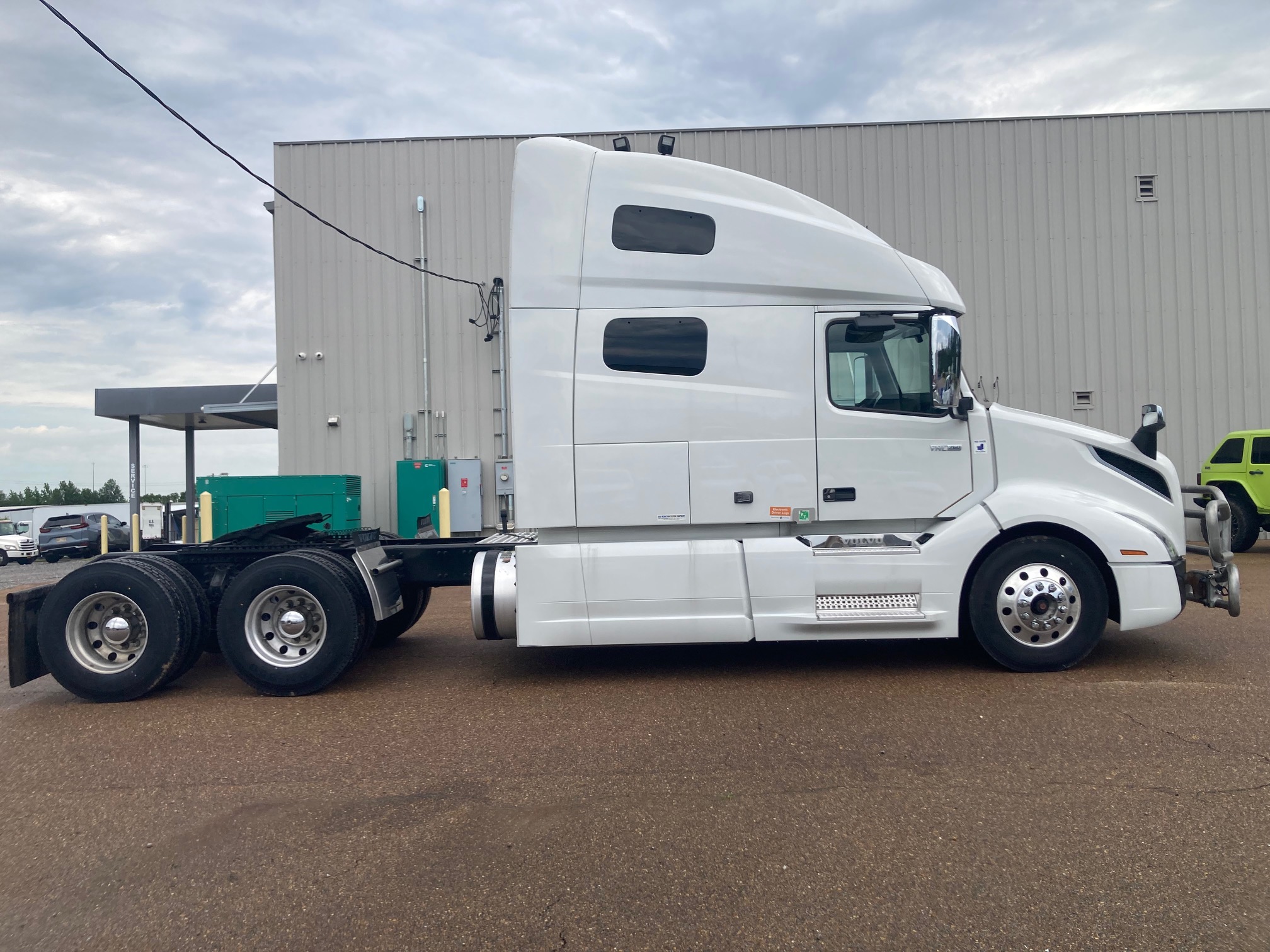 '2020 Volvo VNL 760 '4V4NC9EH1LN224437  528K mi. - image 4 of 6