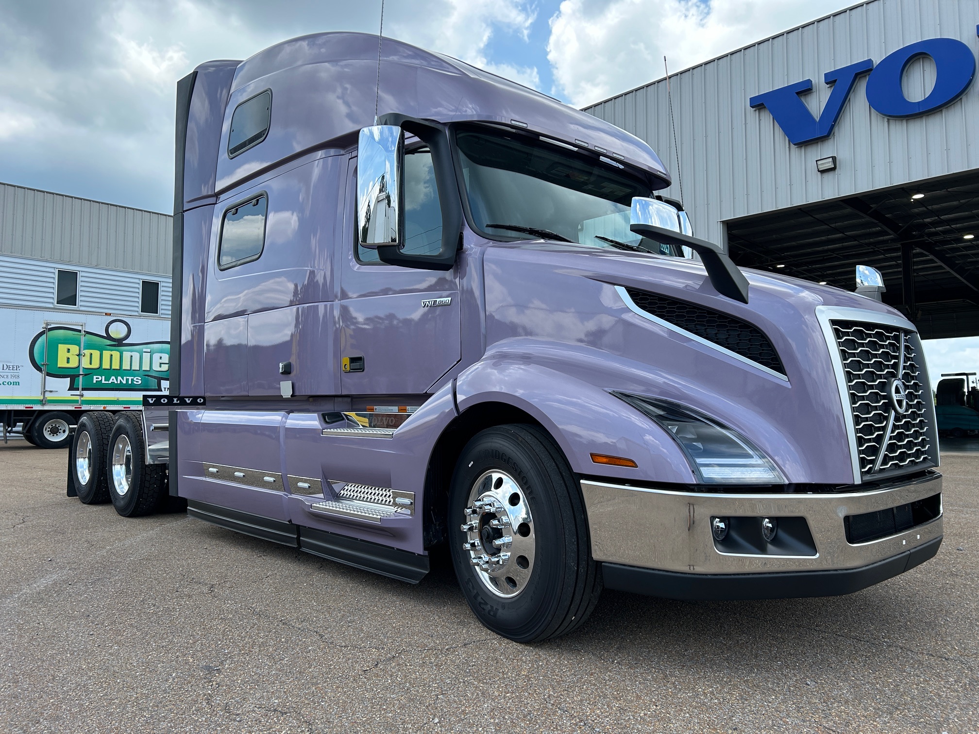 2025 VOLVO VNL 860 SN688256  60/500 EP2 & EATS warranty coverages included - image 2 of 6