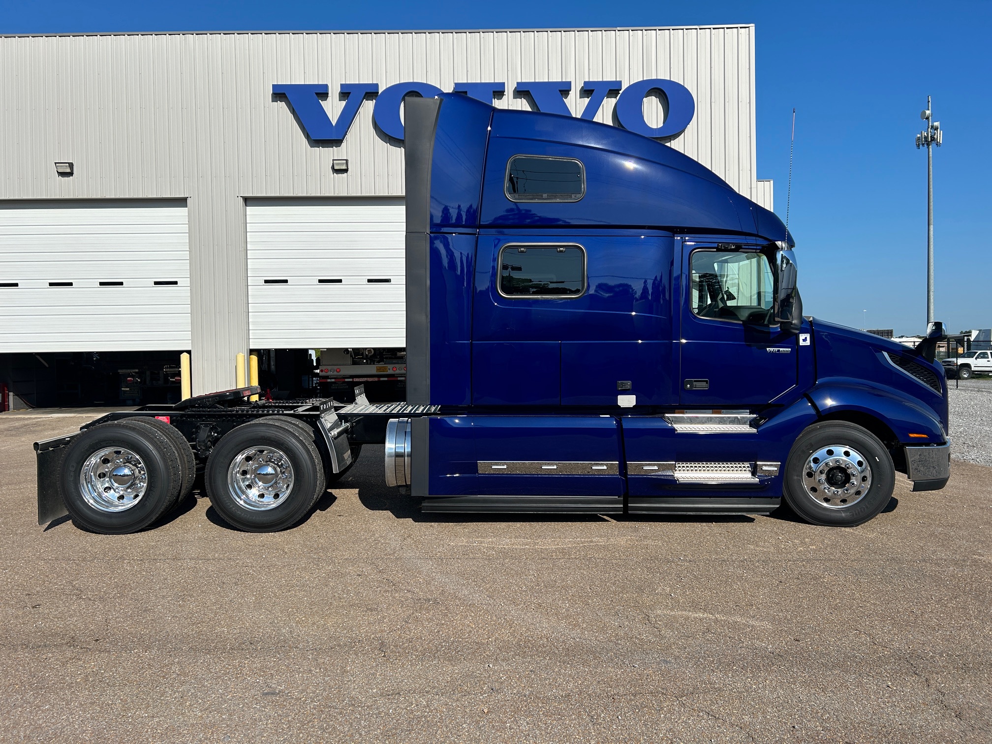 2025 VOLVO VNL 860 SN684985  60/500 EP2 & EATS warranty coverages included - image 6 of 6