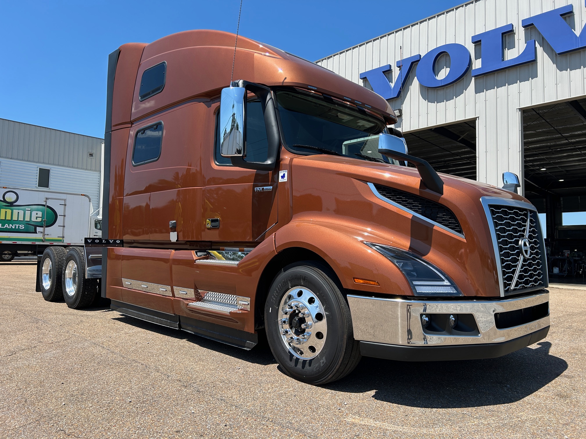 2025 VOLVO VNL 860 SN685719 XG150 bumper guard installed 60/500 EP2 & EATS warranty coverages included - image 2 of 6