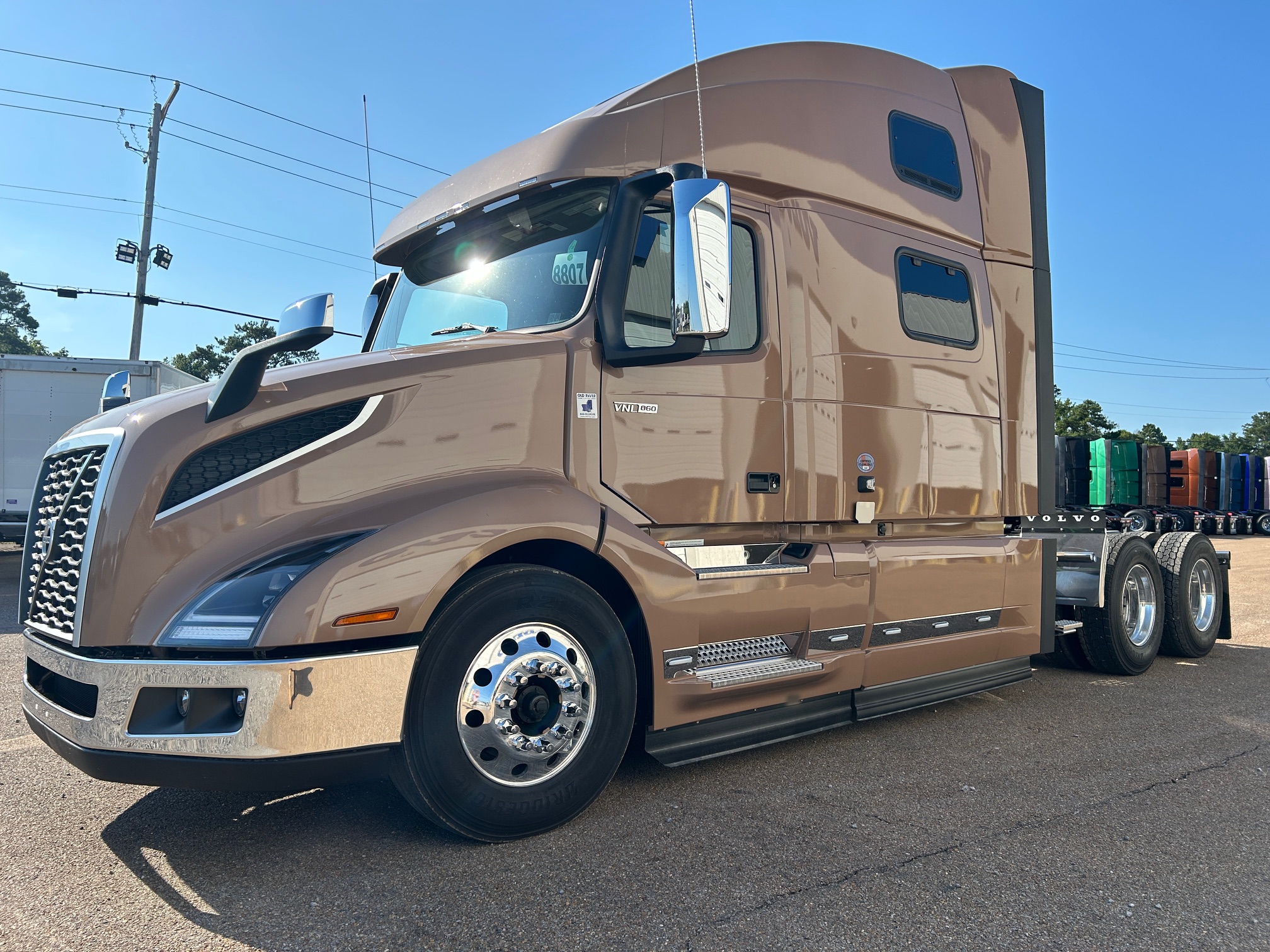 2025 VOLVO VNL 860 SN685727 60/500 EP2 & EATS warranty coverages included - image 1 of 6