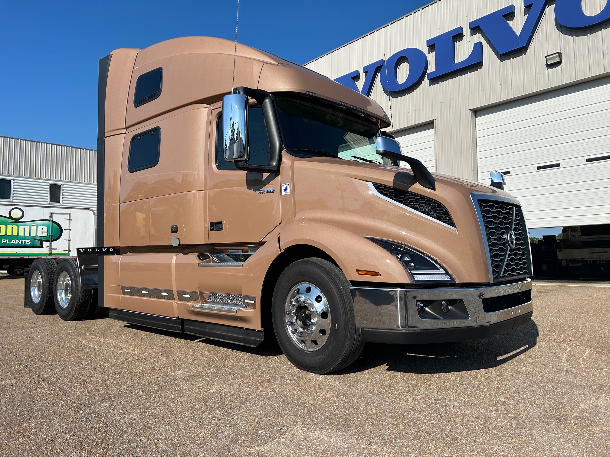 2025 VOLVO VNL 860 SN685727 60/500 EP2 & EATS warranty coverages included - image 3 of 6