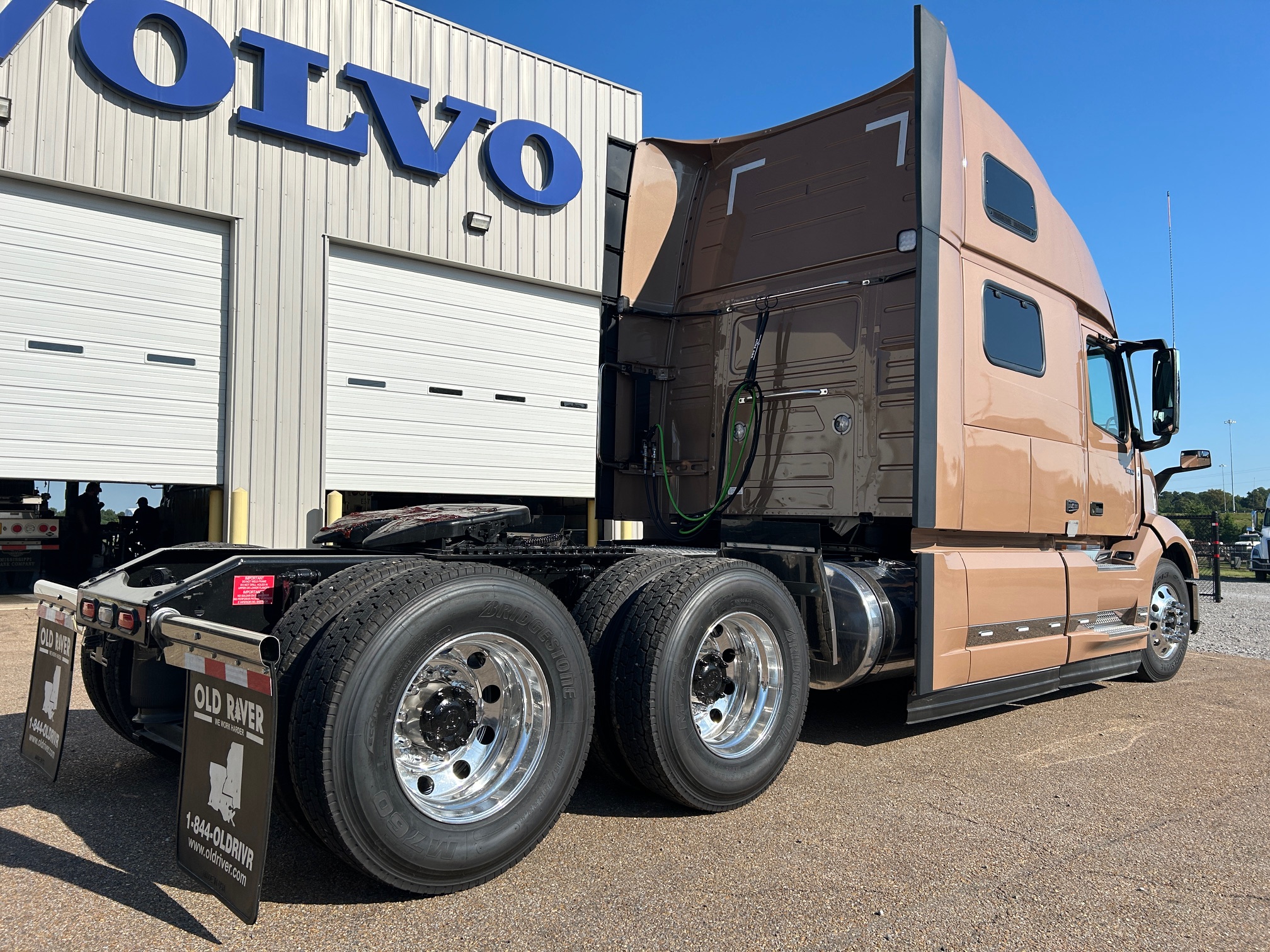 2025 VOLVO VNL 860 SN685727 60/500 EP2 & EATS warranty coverages included - image 5 of 6