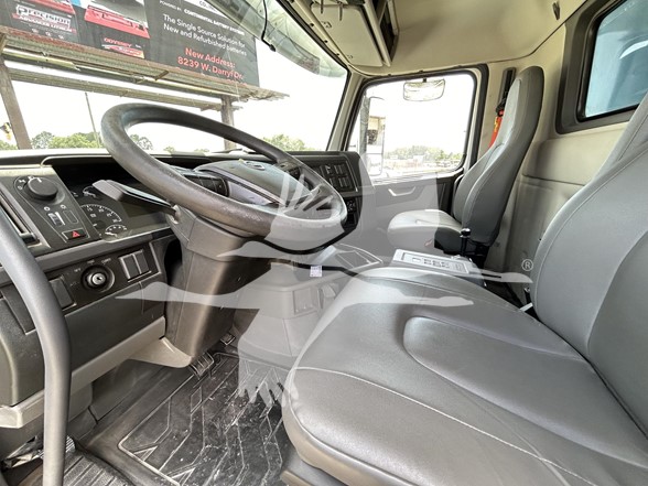 2019 VOLVO VHD84B300 - image 6 of 6