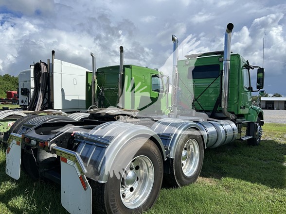 2020 VOLVO VHD64FT300 - image 6 of 6