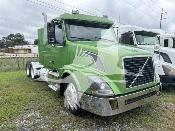 2015 VOLVO VNL64T430 - image 1 of 6