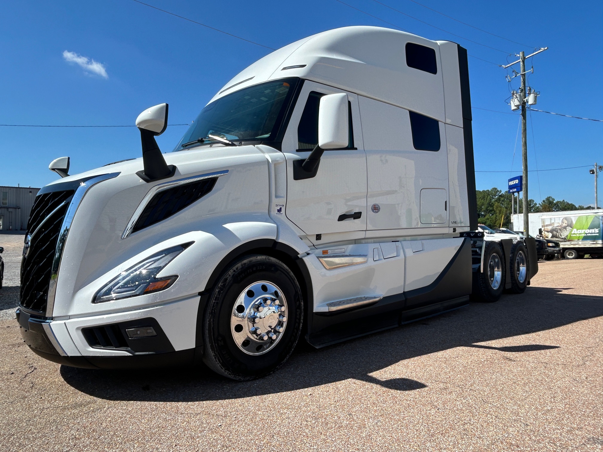 2025 Volvo NEW VNL 860 SN664288 - image 1 of 6