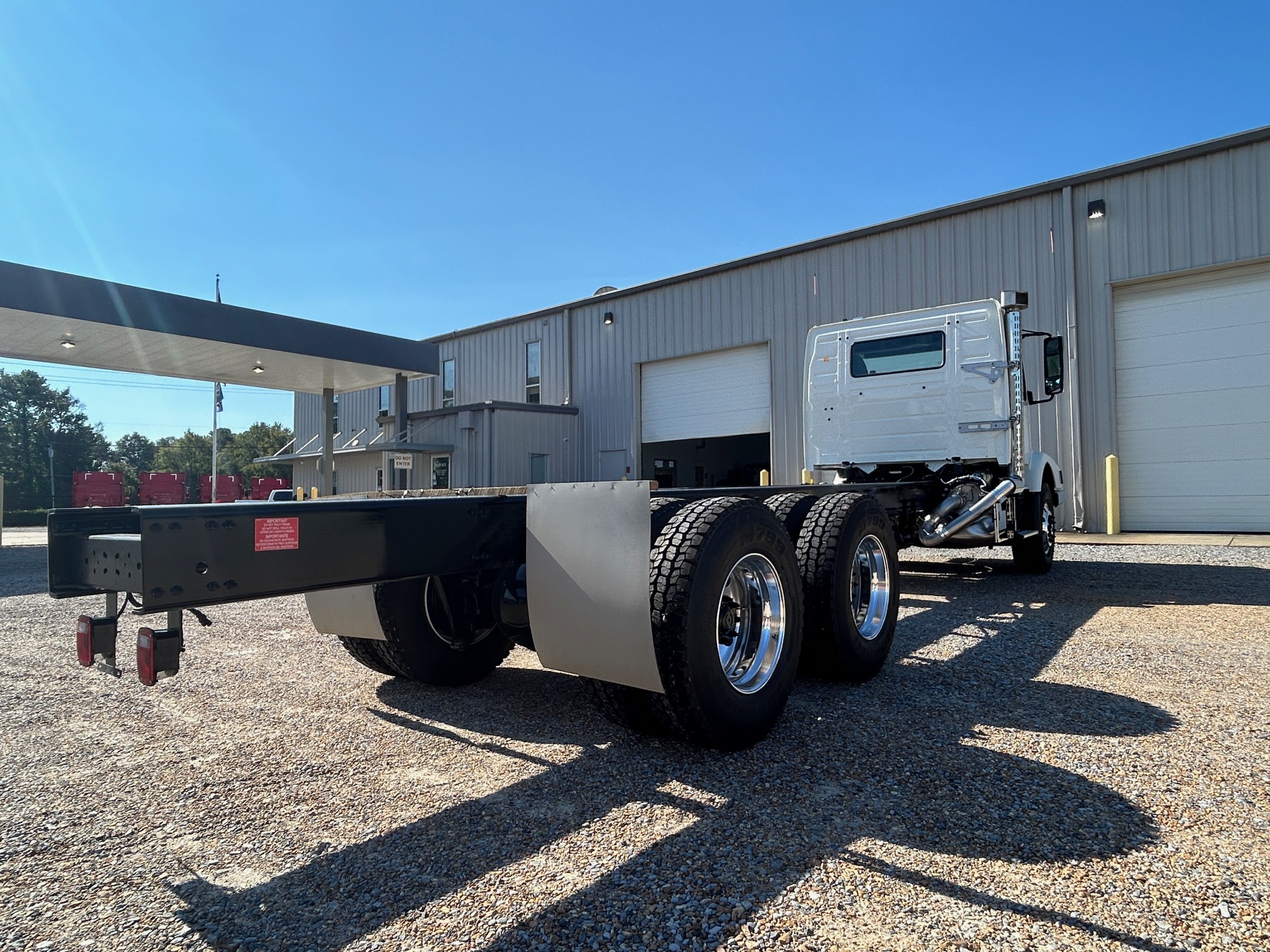 2025 Volvo VHD64B300 SN682603 + Pac-Mac 60K Roll-Off - image 6 of 6