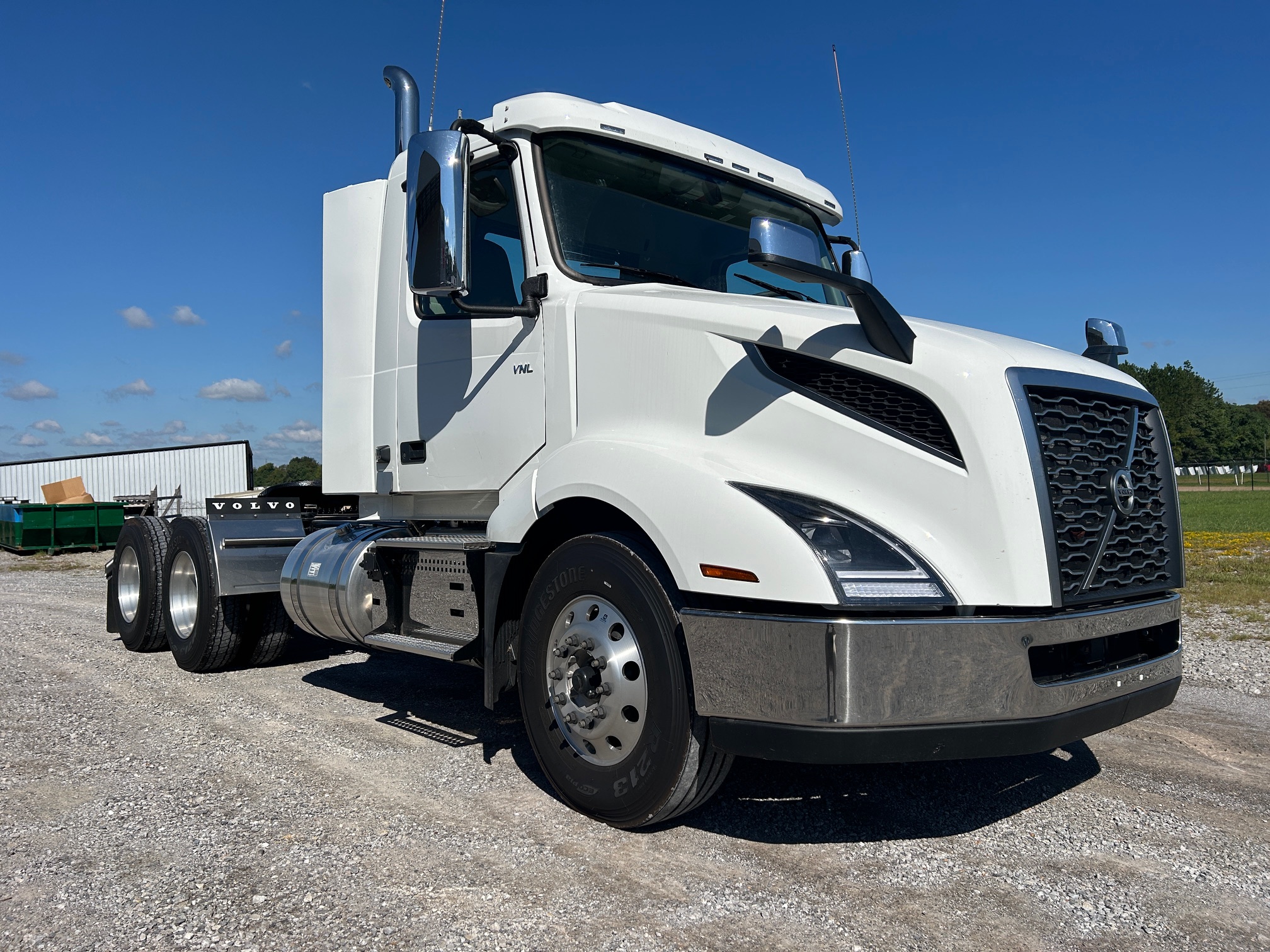 2025 Volvo VNL 300 SN685389 Fuel Hauler spec - image 2 of 6