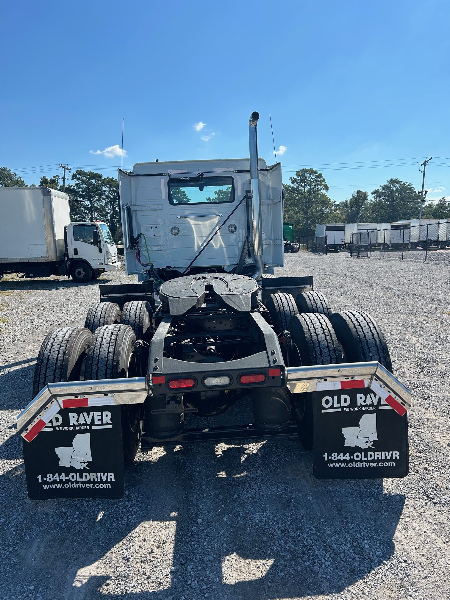 2025 Volvo VNL 300 SN685389 Fuel Hauler spec - image 5 of 6