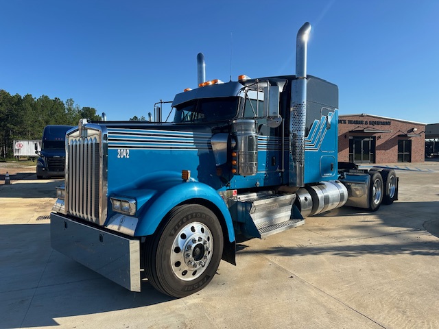 2020 Kenworth W900L 1XKWD4GX3LR424041 525K mi. - image 1 of 6