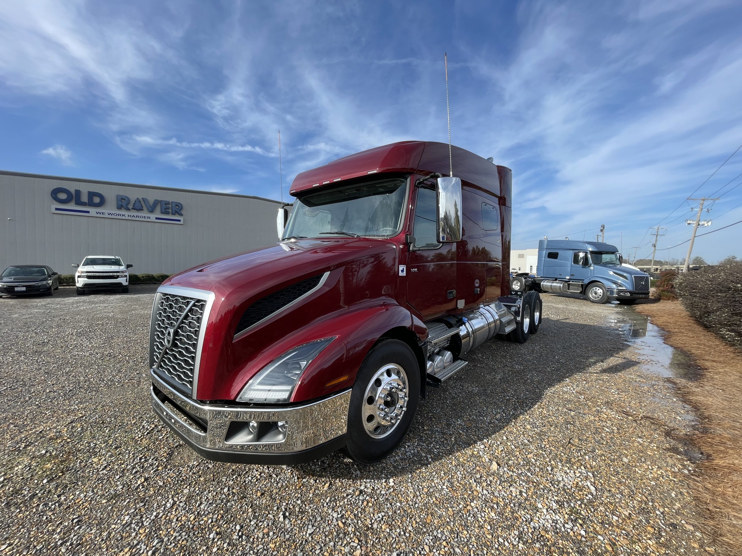 2025 VOLVO VNL64T740 SN691718 - image 3 of 6