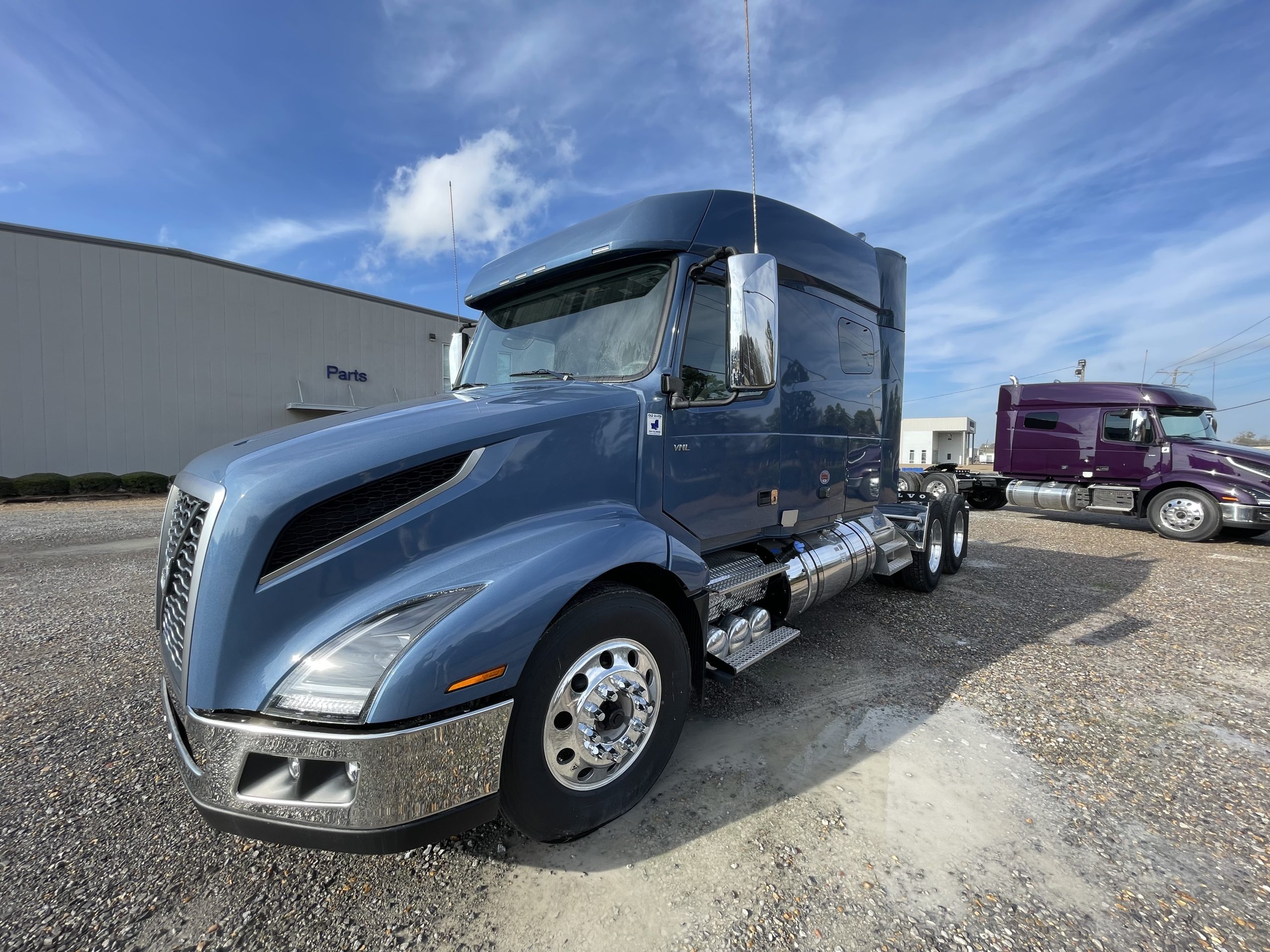 2025 VOLVO VNL64T740  N691722 - image 1 of 6