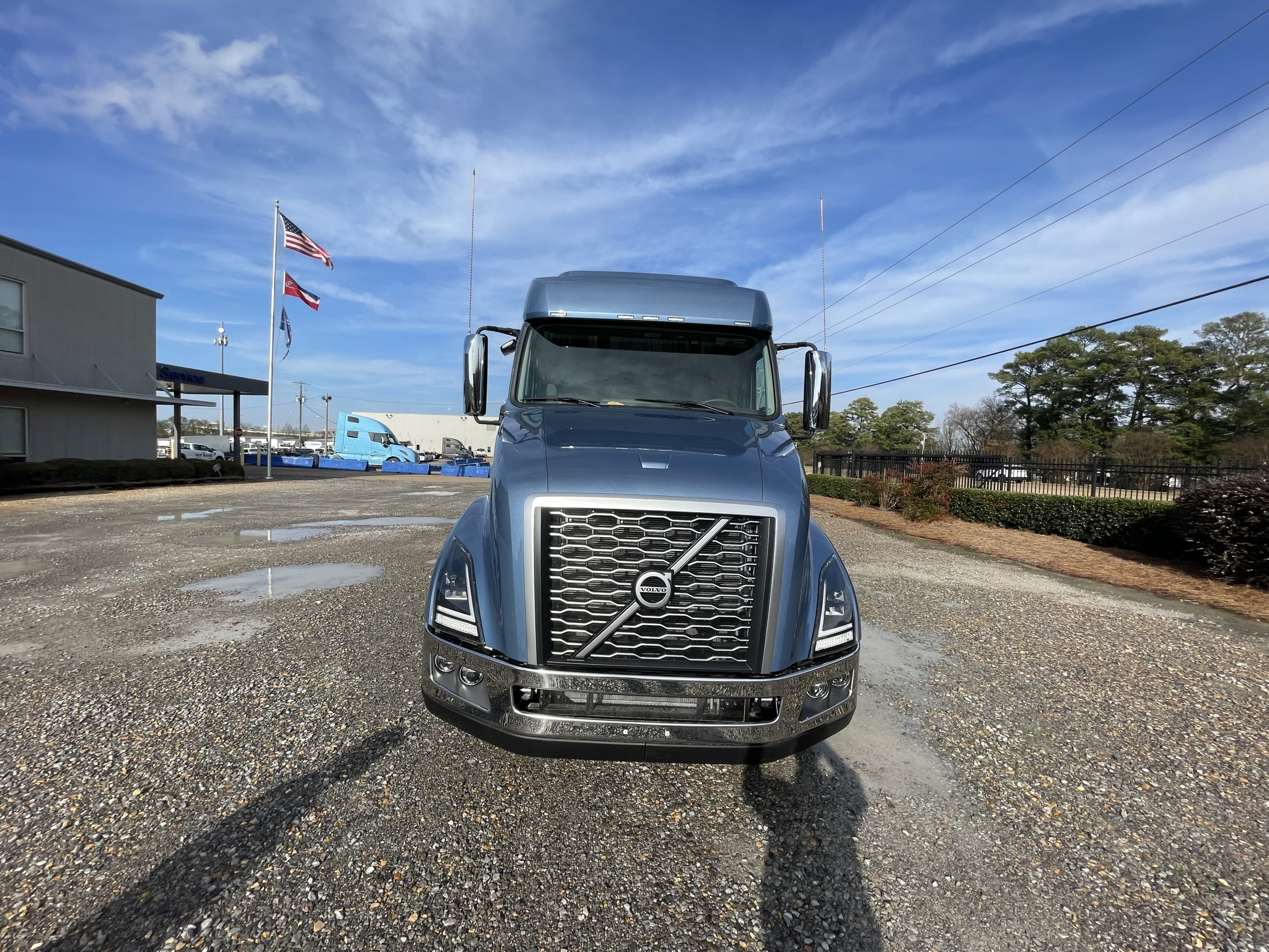 2025 VOLVO VNL64T740  N691722 - image 5 of 6