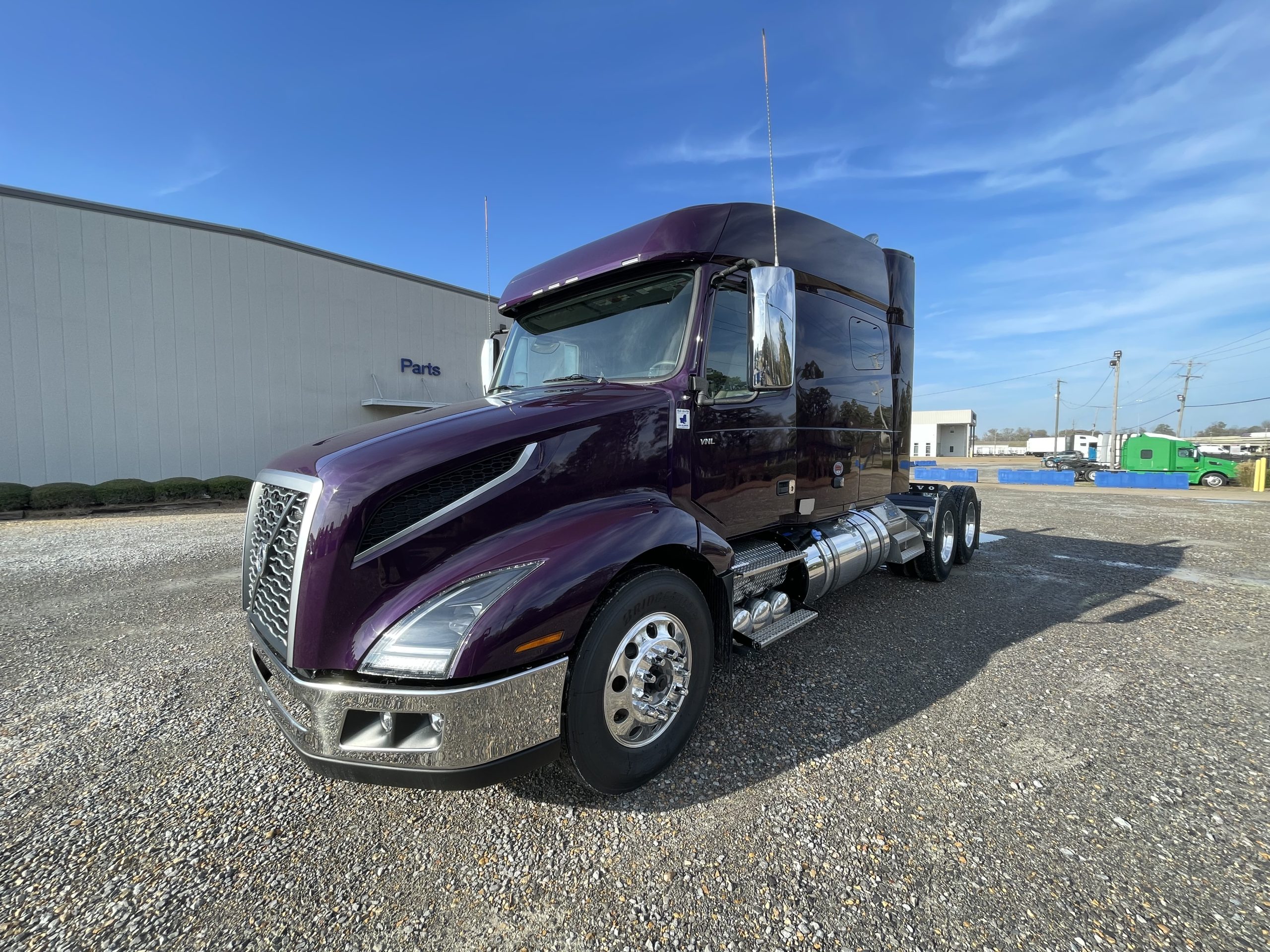 2025 VOLVO VNL64T740  N691721 - image 3 of 6