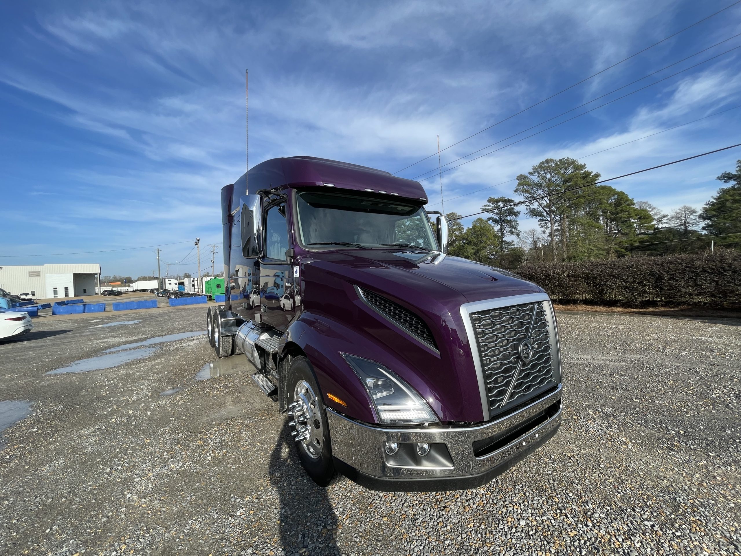 2025 VOLVO VNL64T740  N691721 - image 5 of 6