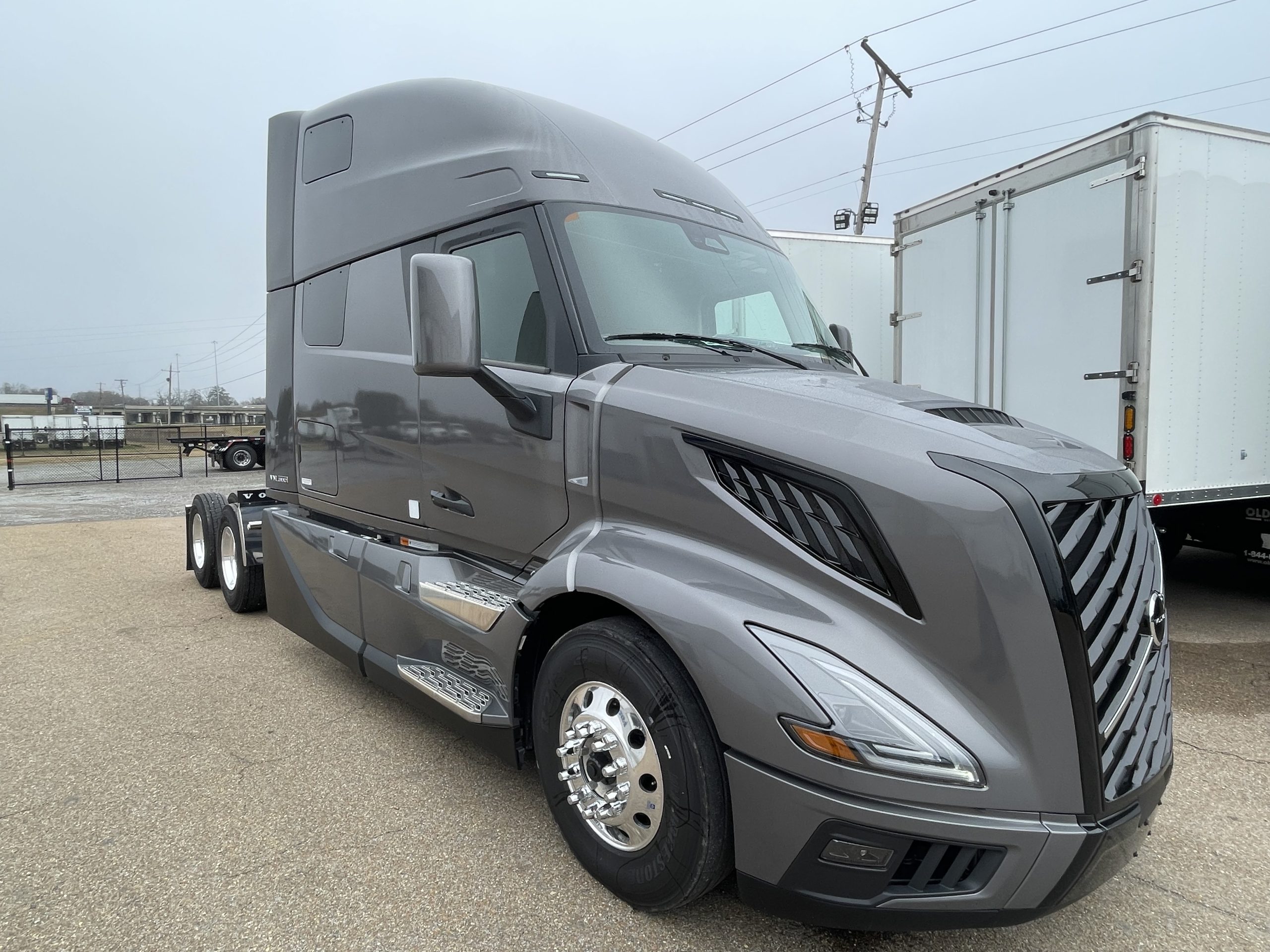 2025 VOLVO VNL 860 EDGE BLACK N689513 - image 3 of 6