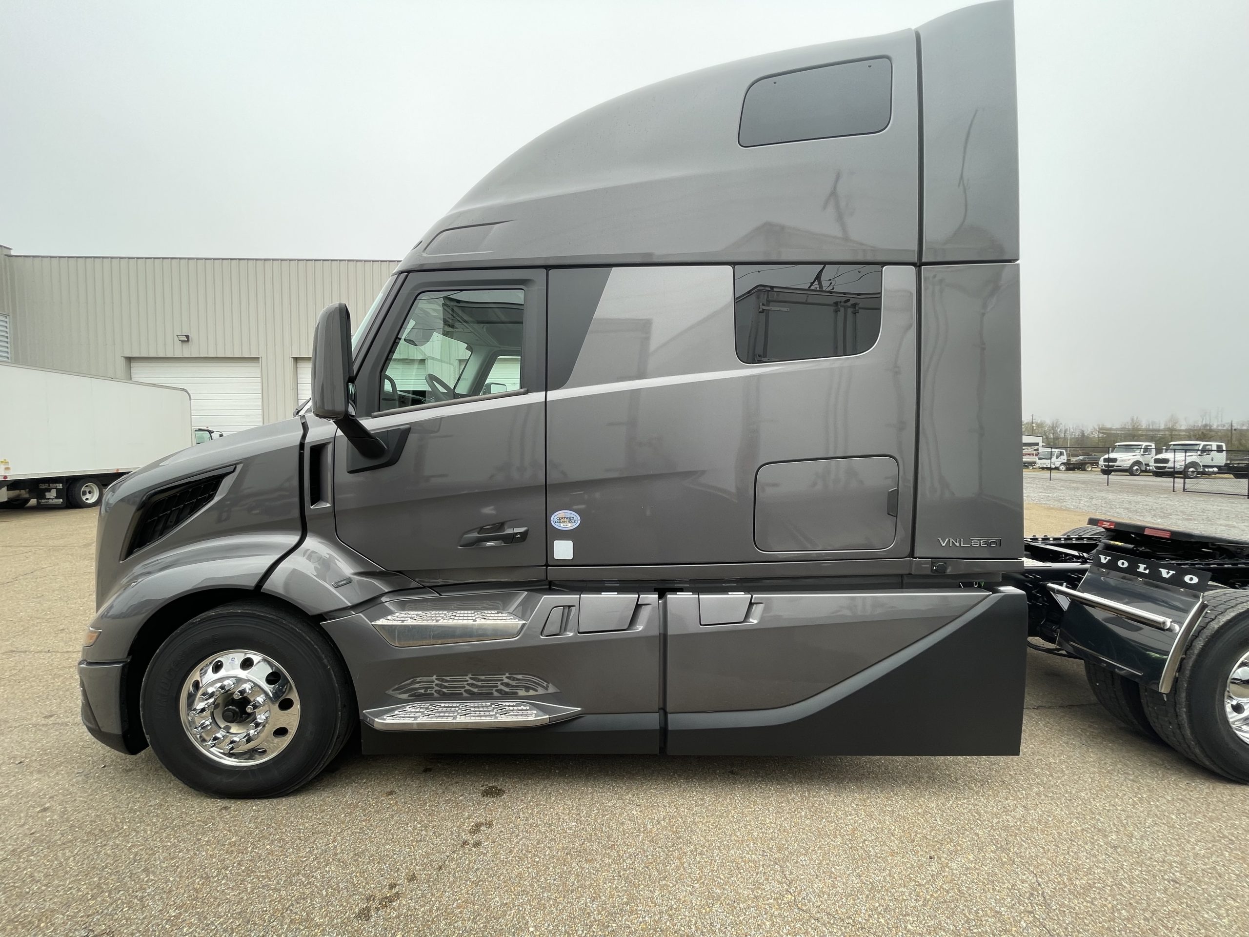 2025 VOLVO VNL 860 EDGE BLACK N689513 - image 6 of 6