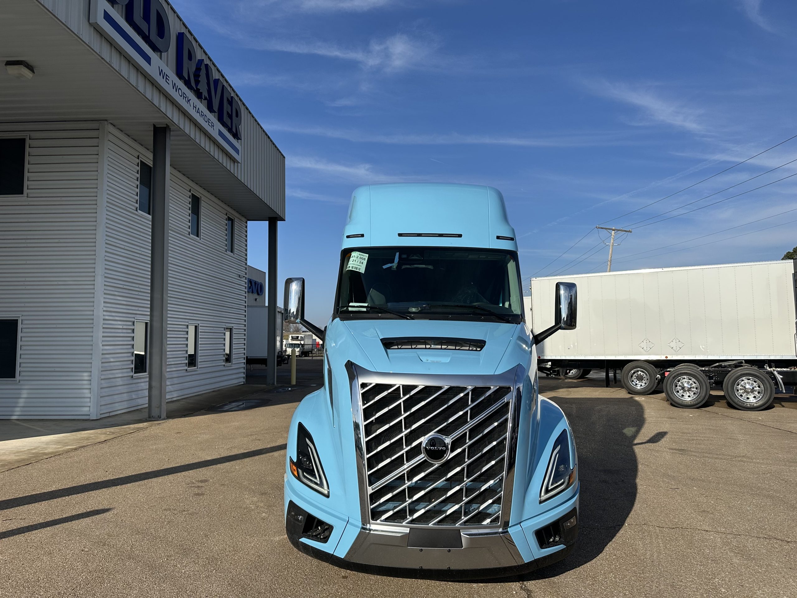 2025 VOLVO VNL 860 ULTIMATE TRIM N689512 - image 2 of 6