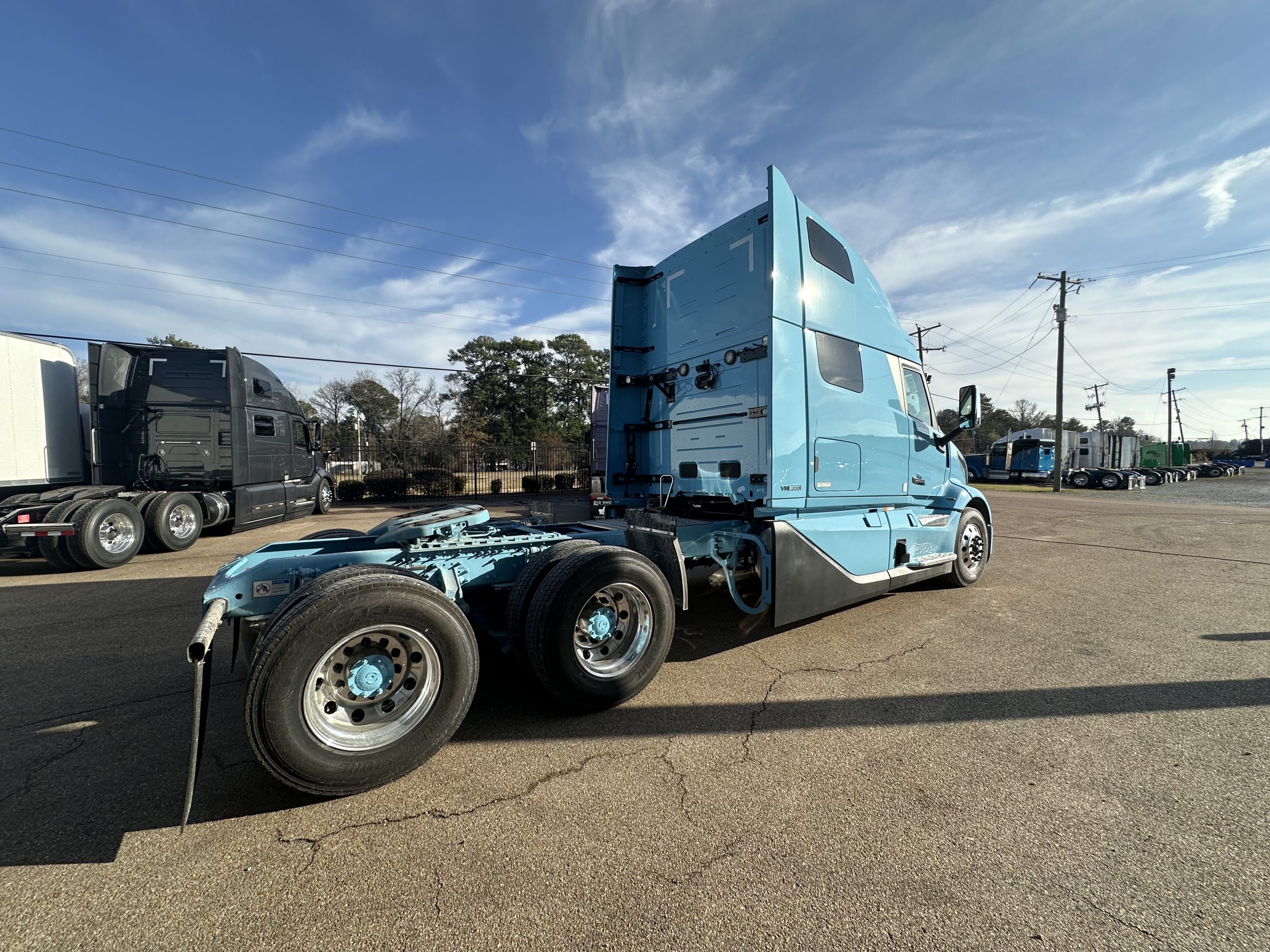 2025 VOLVO VNL 860 ULTIMATE TRIM N689512 - image 5 of 6