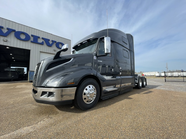 2025 VOLVO VNL 860 SN680273 - image 2 of 6