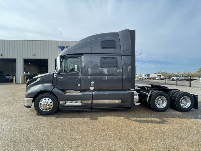 2025 VOLVO VNL 860 SN680273 - image 1 of 6